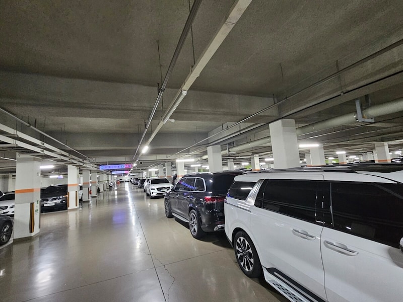 韓国のマンション地下駐車場