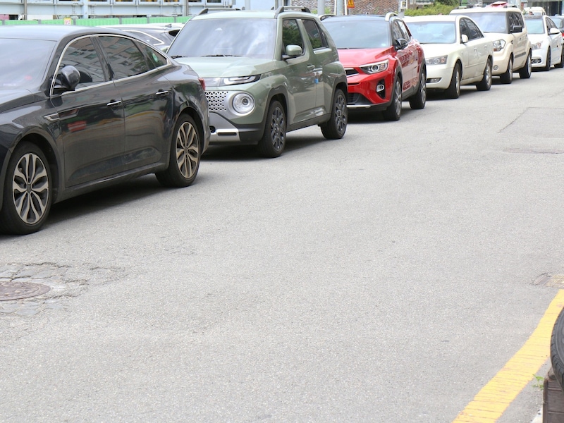 韓国はとにかく路上駐車が多い……