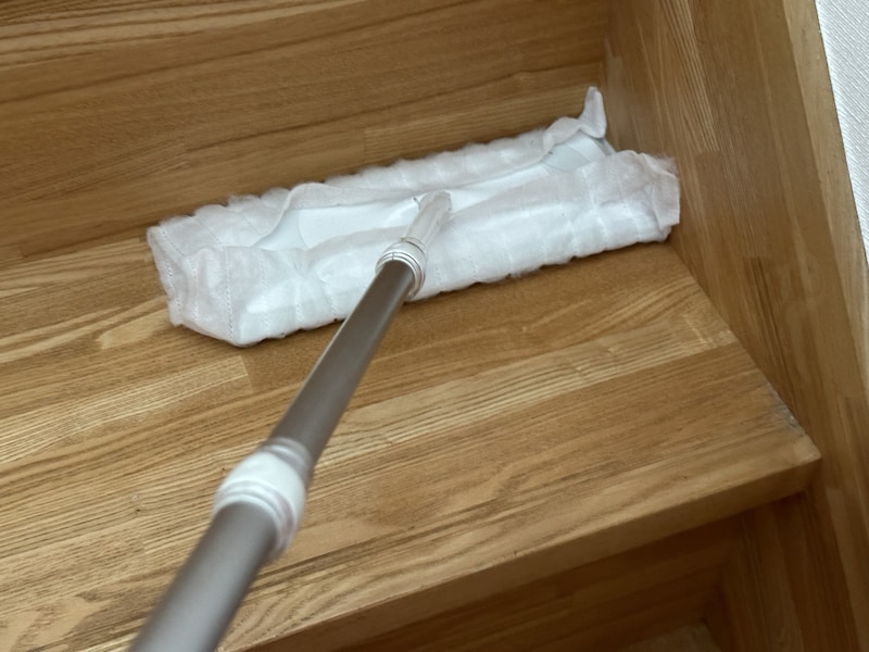 階段掃除にペーパーモップ