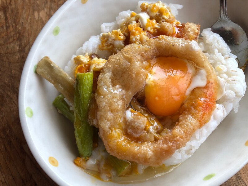 「オニオンリングフライ」を使ったオニオンリングフライ丼