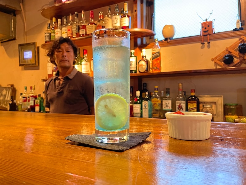 バー「Prime」で頼んだお酒（つまみ付き）