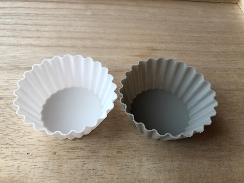 セリアの「シリコンおかずカップ 9号」はモノトーン