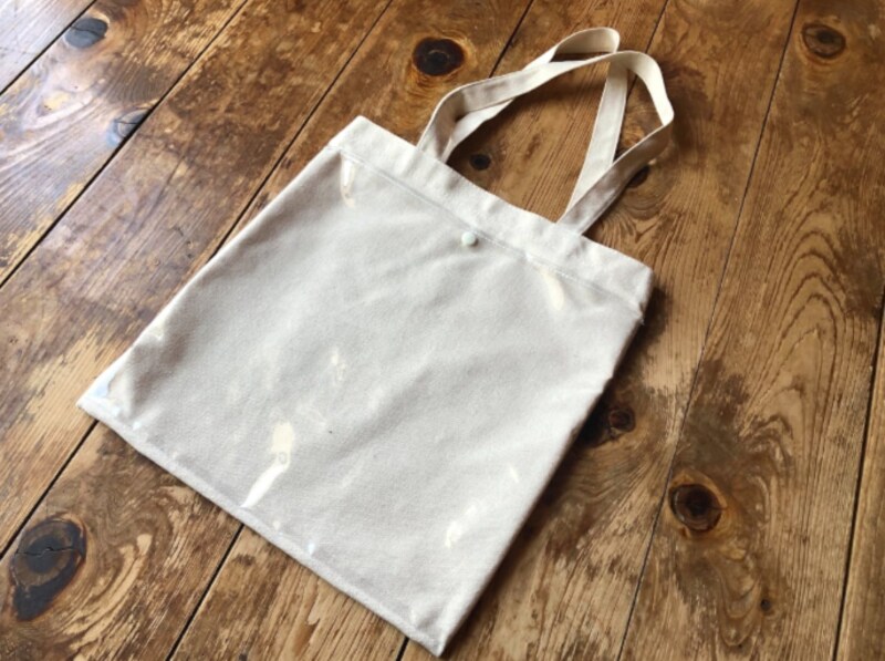 ダイソーの「うちわの入るキャンバストート」