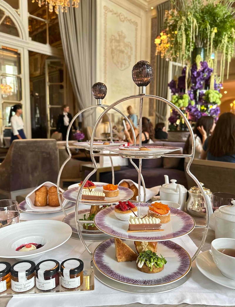 丸みのあるデザインが特徴的なスタンド