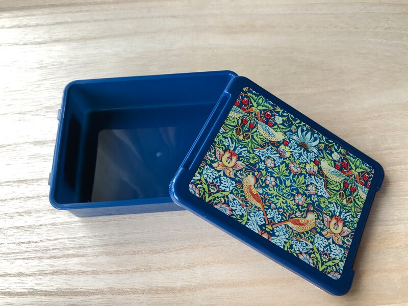 セリアのウィリアム・モリスとのコラボ「ランチボックス」はふたを外せば電子レンジで加熱できる