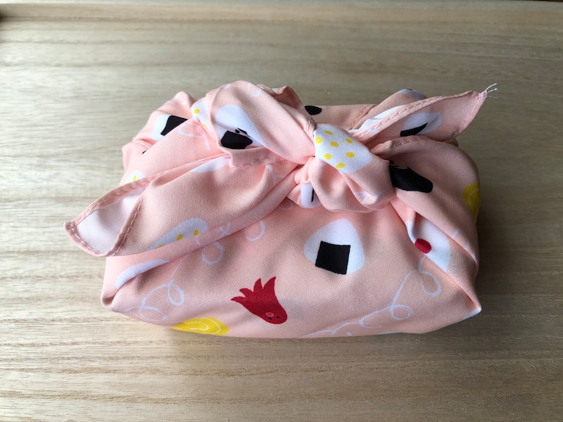 セリアの「ランチクロス」で簡単にお弁当を包める