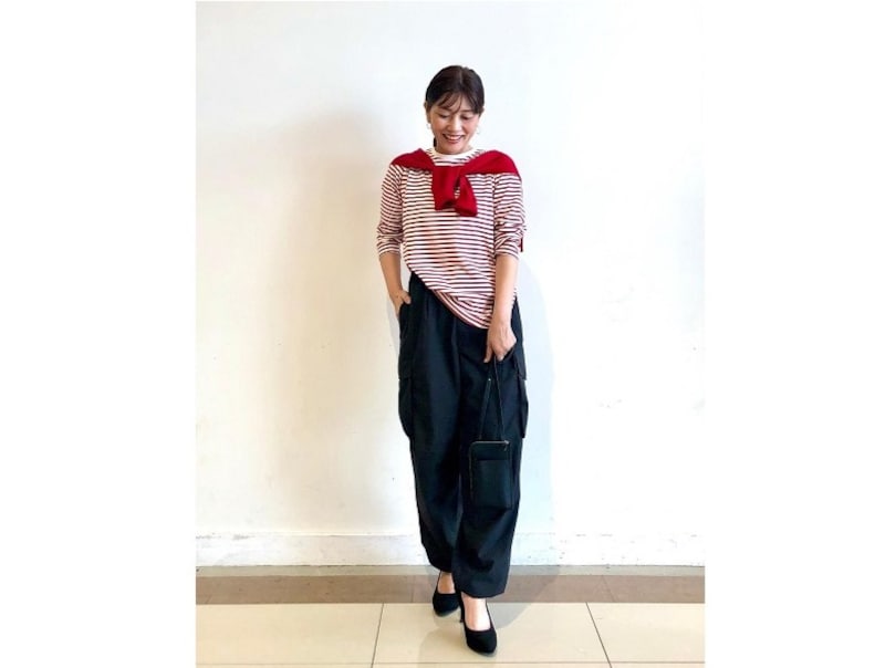 肌触りのいいカットソーはこの時期重宝するアイテム　出典：StyleHint