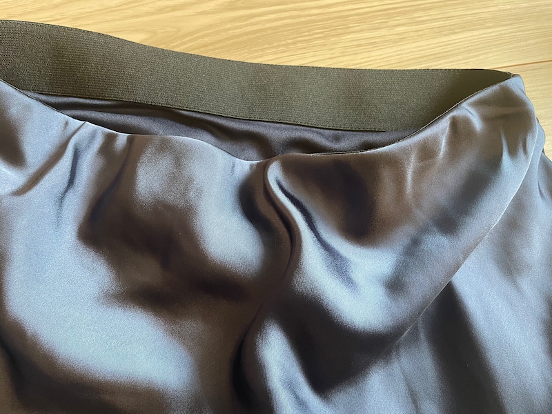 幅広めのウエストゴムで楽に着られるのも高ポイント