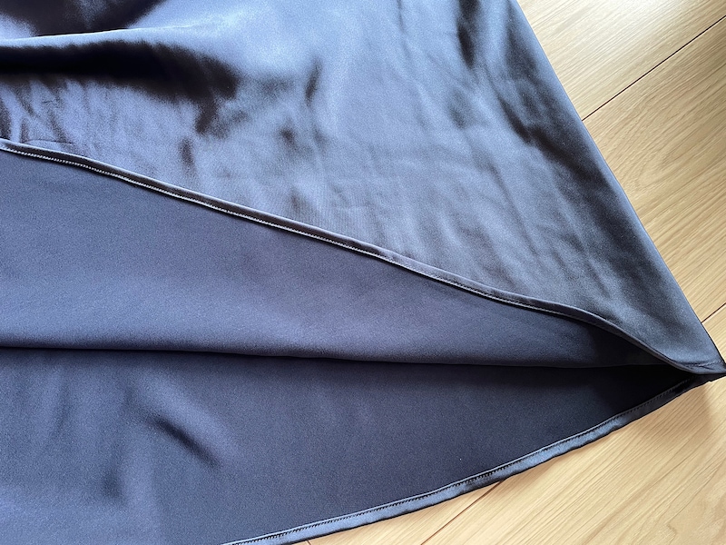 裏地が一緒に縫いつけられているので、すっきりとはきやすい