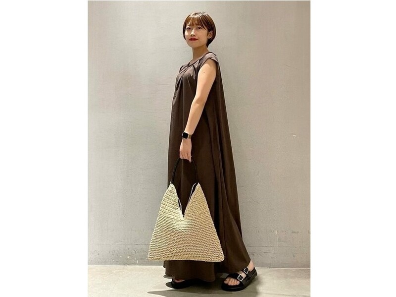 【OKコーデ】ブラウンなどのシックな色は残暑時にもぴったり　出典：WEAR