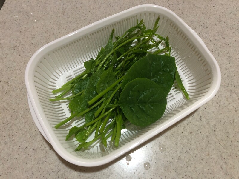 セリアの「卓上水切り」は洗った野菜入れにもおすすめ