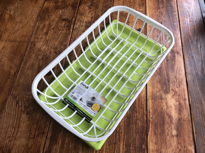 セリアの「フレッシュ　水切りバスケット　シンク用」