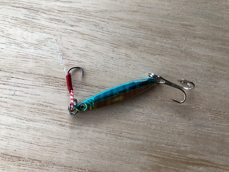 セリアの「マイクロジグ　ブルーゴールド」の色合い