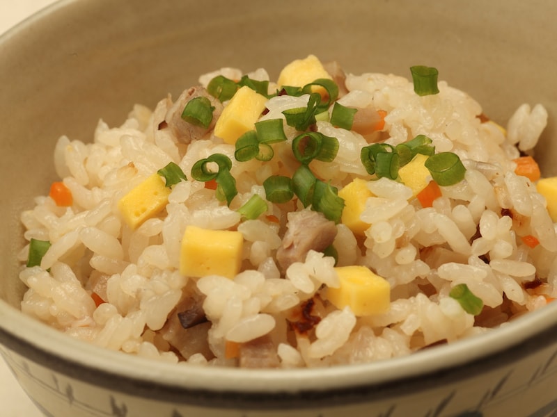 沖縄風炊き込みご飯、ジューシー。旧盆の初日にいただく (C)OCVB