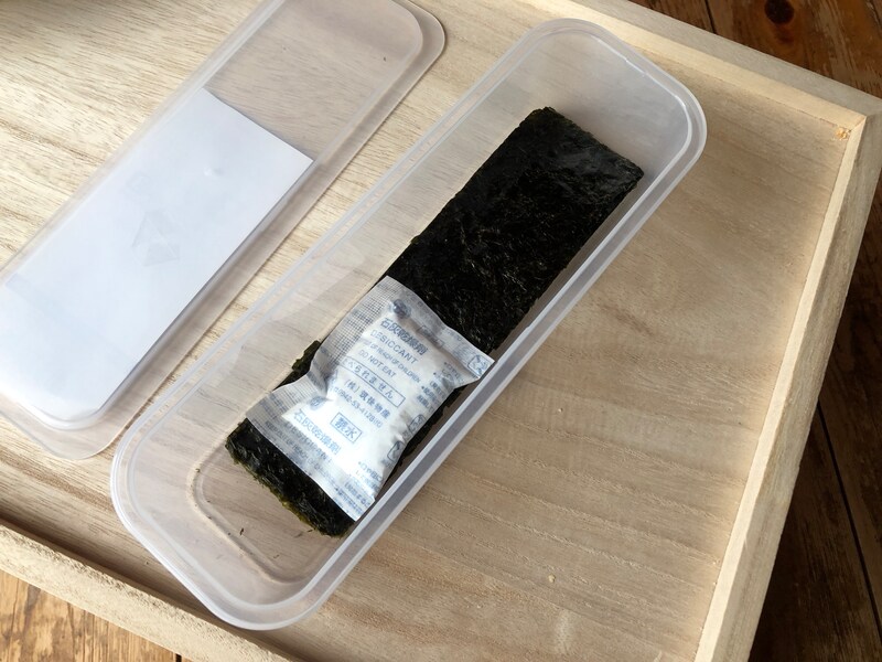 セリアの「キッチンフィット3」には乾燥剤も一緒に入れておきたい