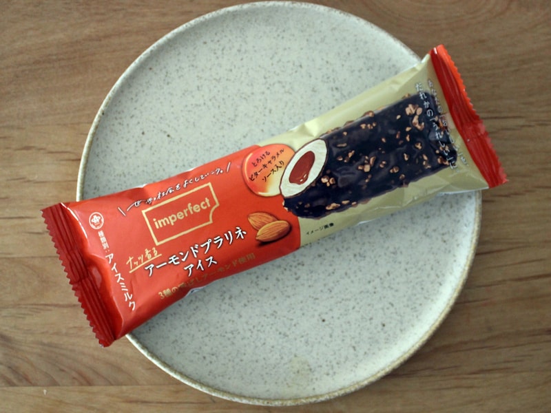 ローソン「imperfectナッツ香るアーモンドプラリネアイス」
