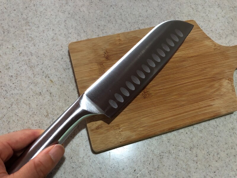 ダイソーの「オールステンレス包丁」は万能に使える