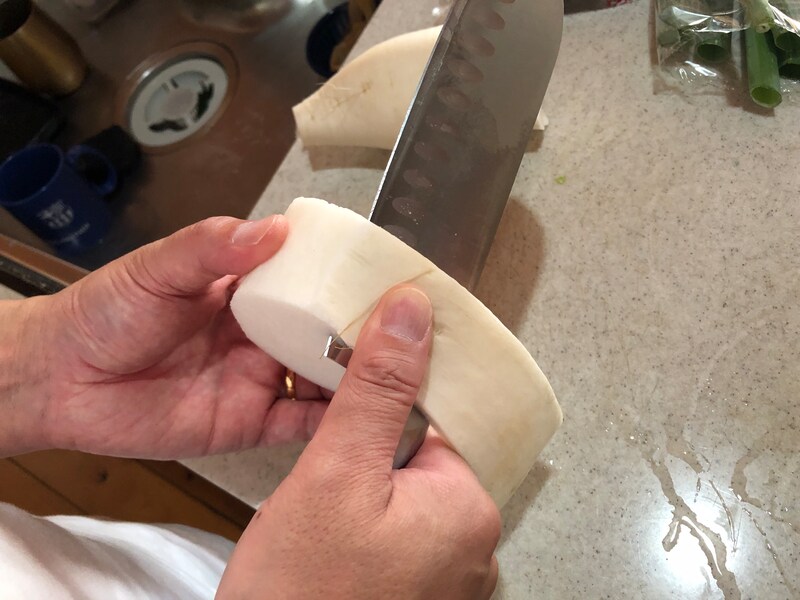 ダイソーの「オールステンレス包丁」は大根のかつらむきもしやすい