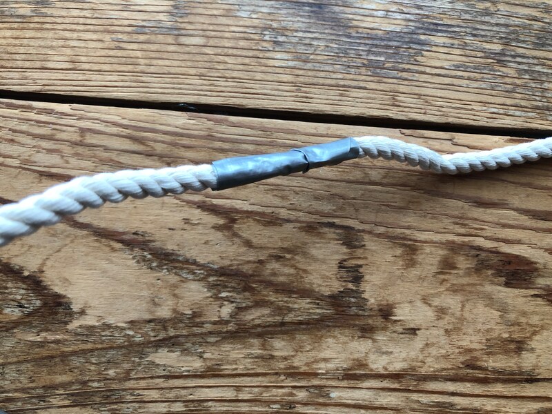 ダイソーの「綿ロープ」のカットしたい部分に粘着テープを巻く