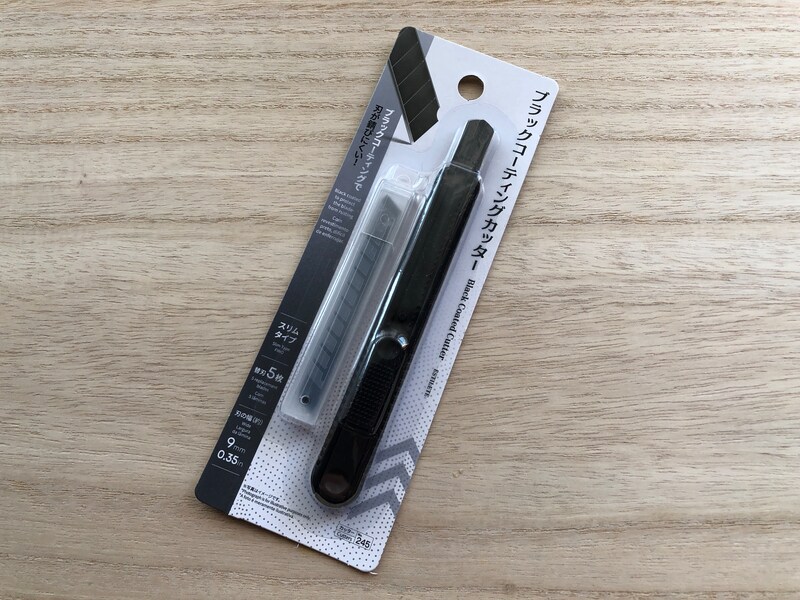 ダイソーの「ブラックコーティングカッター」
