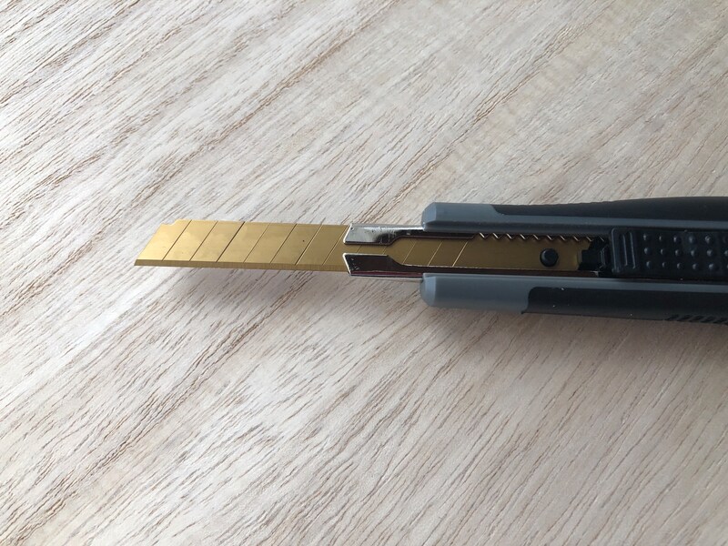 ダイソーの「チタンカッター」は錆びにくいチタンコーティング