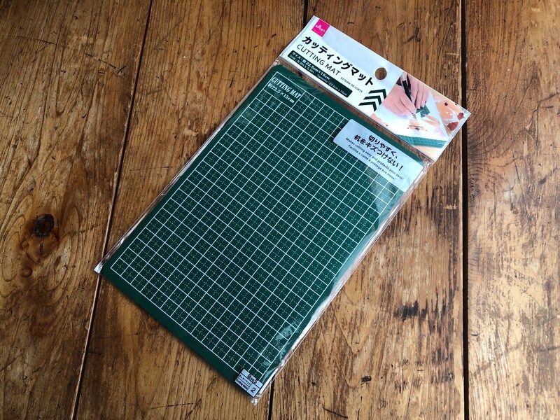 ダイソーの「カッティングマット」