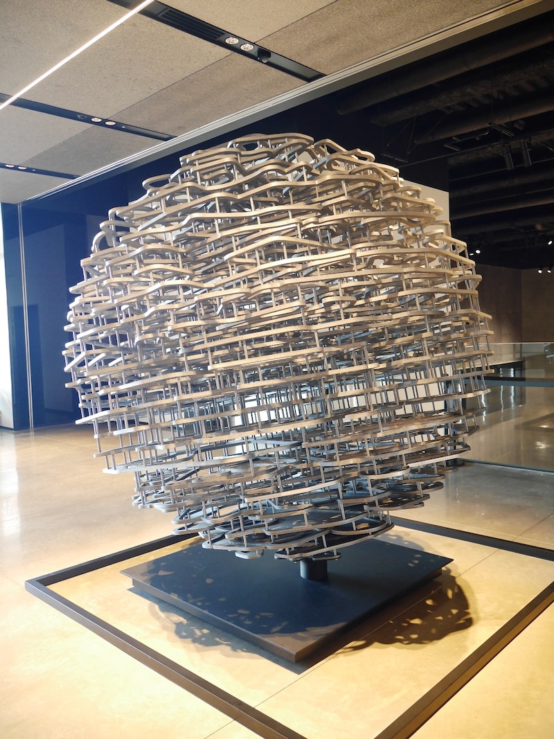 地球儀のモニュメント