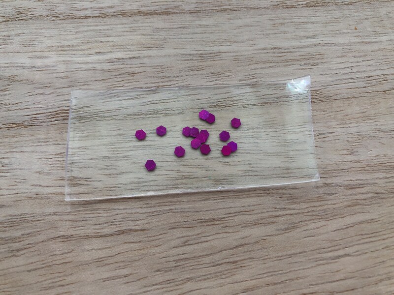 ダイソーの「テープ風船」の付属のパーツはできるだけ中央に乗せるのがコツ