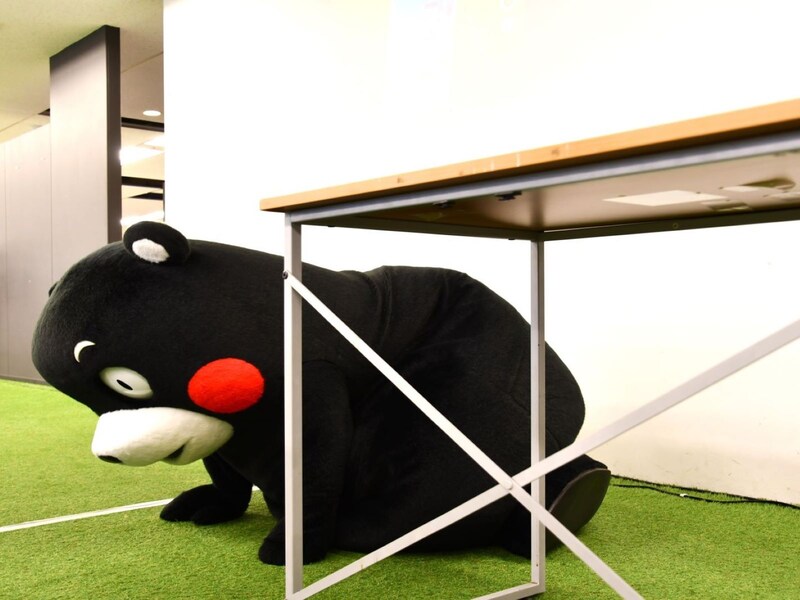 ゲームに負けてガックリ=8月26日、東京都中央区