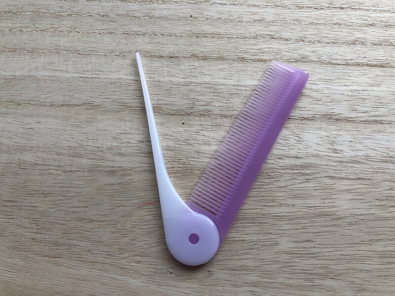 ダイソーの「折込コーム」は持ち歩きにも最適