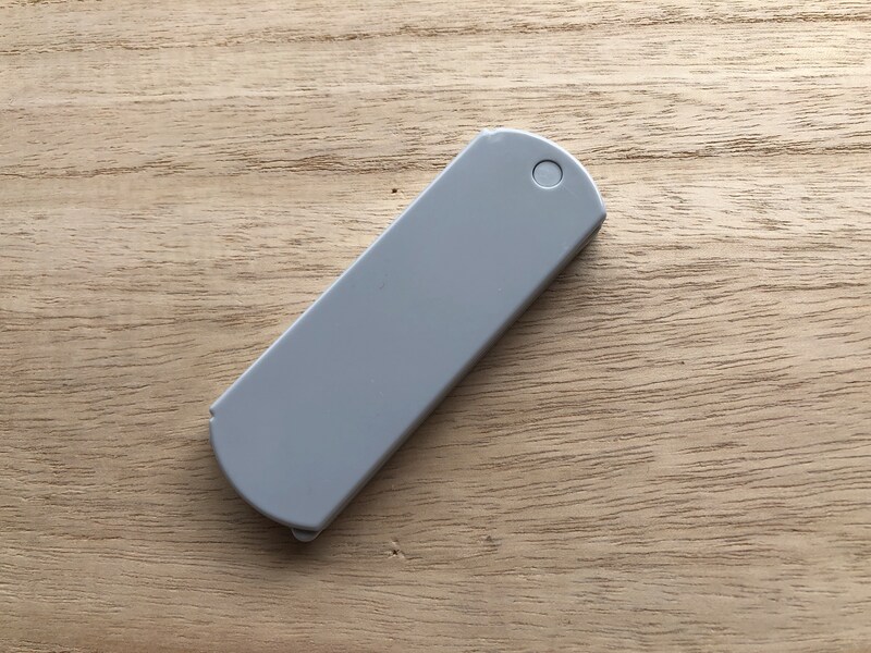 ダイソーの「折込コーム＆ミラー」はコンパクトサイズ