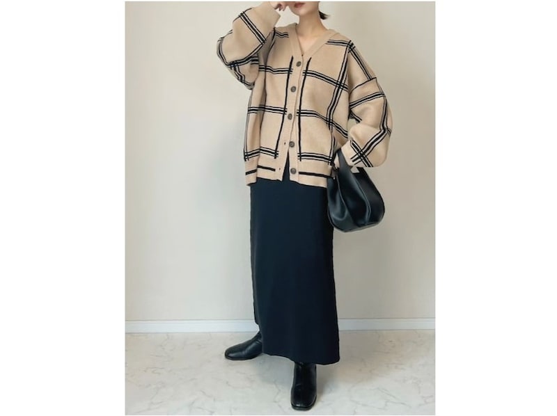 大きめの柄入りゆったりカーディガンは一枚でおしゃれ! 出典:WEAR