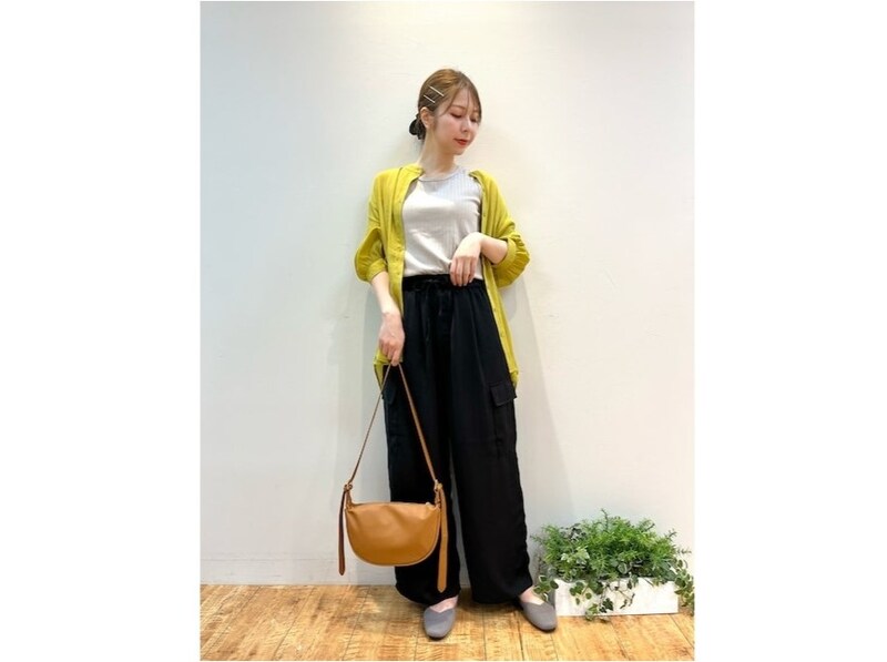 斜めがけも肩かけもできる、シンプルなワンショルダーバッグが人気 出典:WEAR