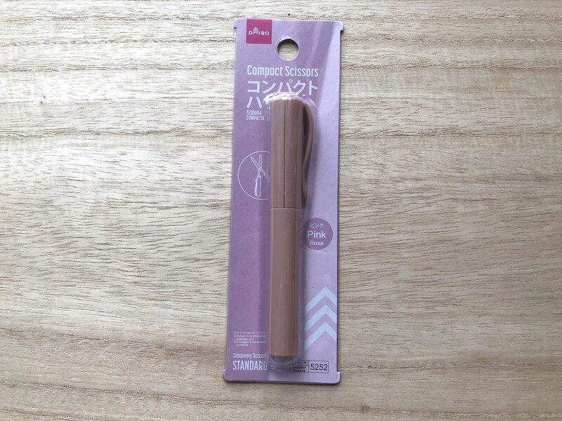 ダイソーの「コンパクトハサミ」