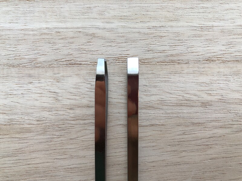 ダイソーの「毛抜き 2P」は先端の細さで2タイプのセット