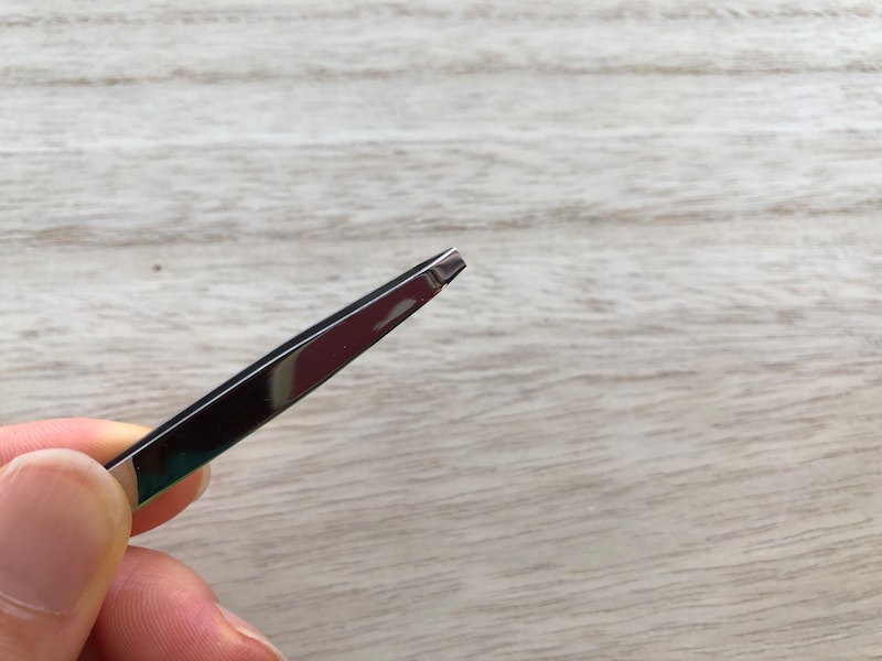 ダイソーの「松毛抜き」は先端が細くなっている