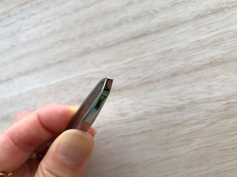 ダイソーの「松毛抜き」は先端をつけても隙間ができない