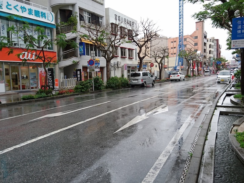 「雨の日は道路が滑る」は都市伝説ではない！
