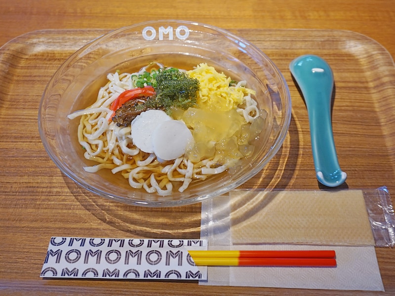 OMO5沖縄那覇 by 星野リゾート、OMOカフェの冷製沖縄そば