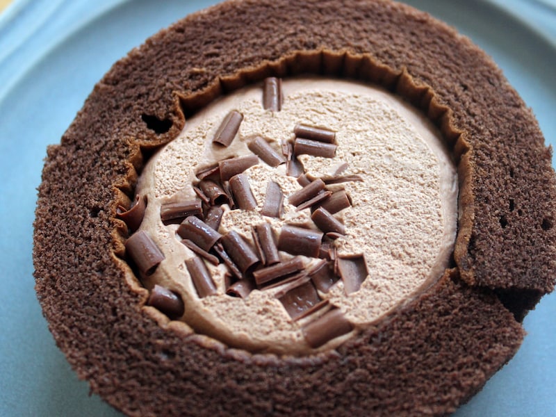 ローソン「プレミアムロールケーキ（濃厚ショコラ）」