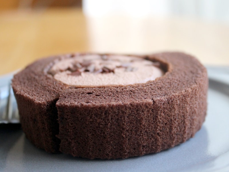 ローソン「プレミアムロールケーキ（濃厚ショコラ）」