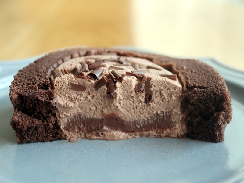 ローソン「プレミアムロールケーキ（濃厚ショコラ）」