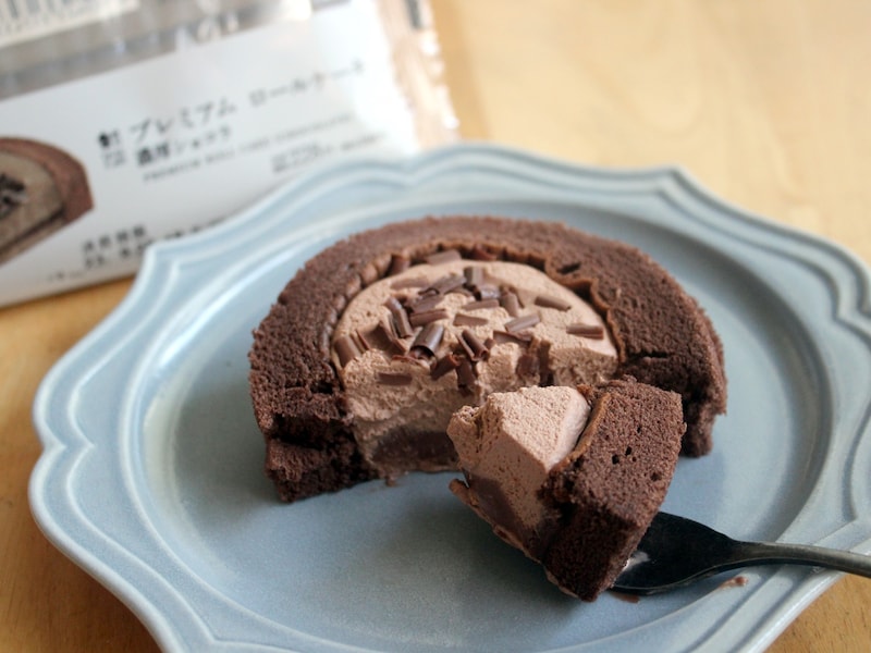 ローソン「プレミアムロールケーキ（濃厚ショコラ）」