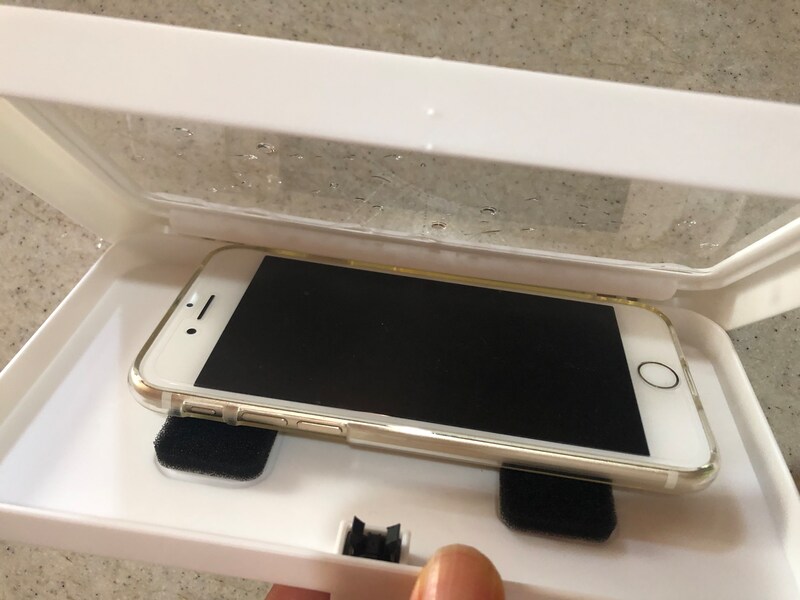 ダイソーの「防滴スマホホルダー」の中に水は入ってこなかった