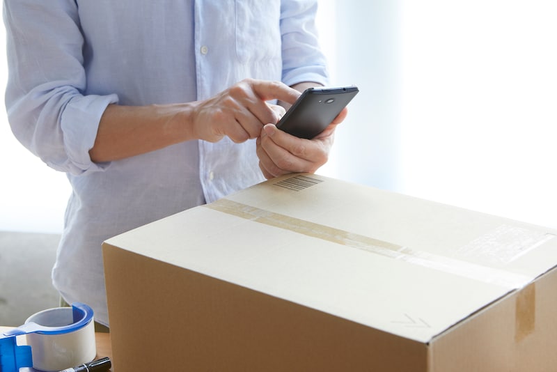 商品が入っていた箱を、そのまま梱包材に。直接伝票を貼り付けてしまおう