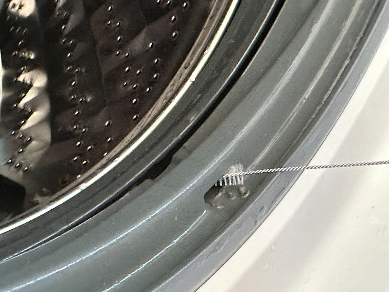 ドラム式洗濯機　パッキンのほこり掃除