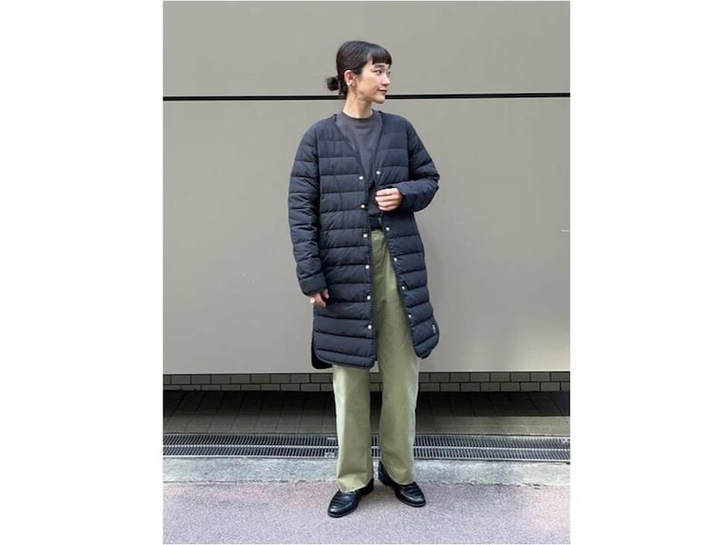 ロングダウンは薄手タイプが着ぶくれしにくくスマートに着られる 出典:WEAR