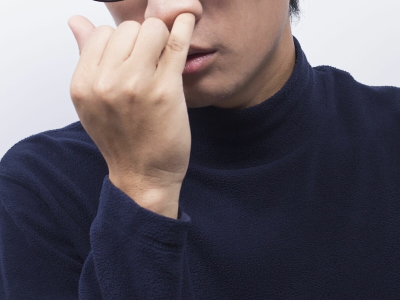 鼻をほじる習慣とアルツハイマー型認知症の関係