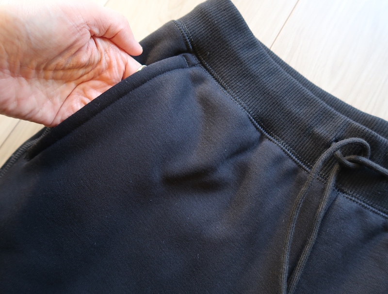 ポケットつきなのでウエストまわりもパジャマっぽく見えにくいのが◎