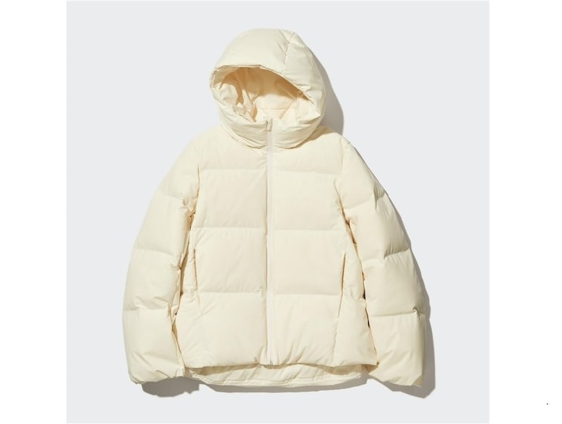 ユニクロ シームレスダウンパーカ 12900円(税込)